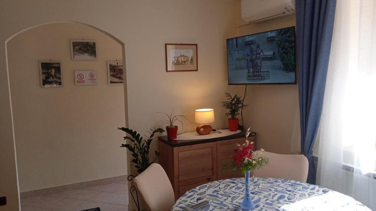 Apartman Rino Basanija Bagian luar foto